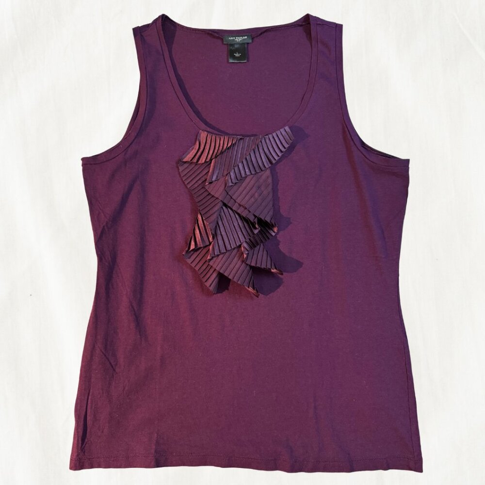 ANN TAYLOR: Sleeveless Top with Ruffles